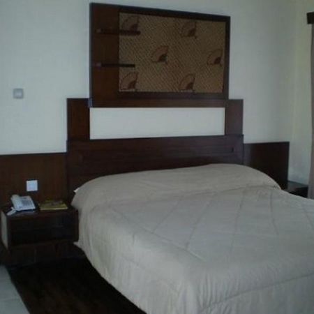 Sindang Reret Cikole Hotel Cicadas Bagian luar foto